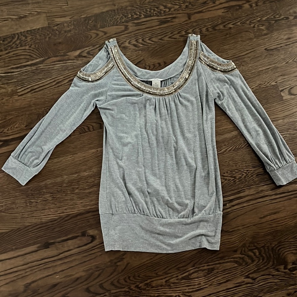 Women’s Caché gray sequence embellished three-quarter shirt size extra small